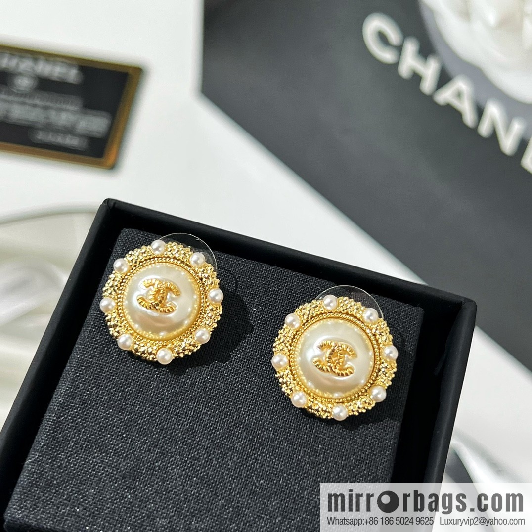 New ☑️ Chanel round double c pearl stud earrings
