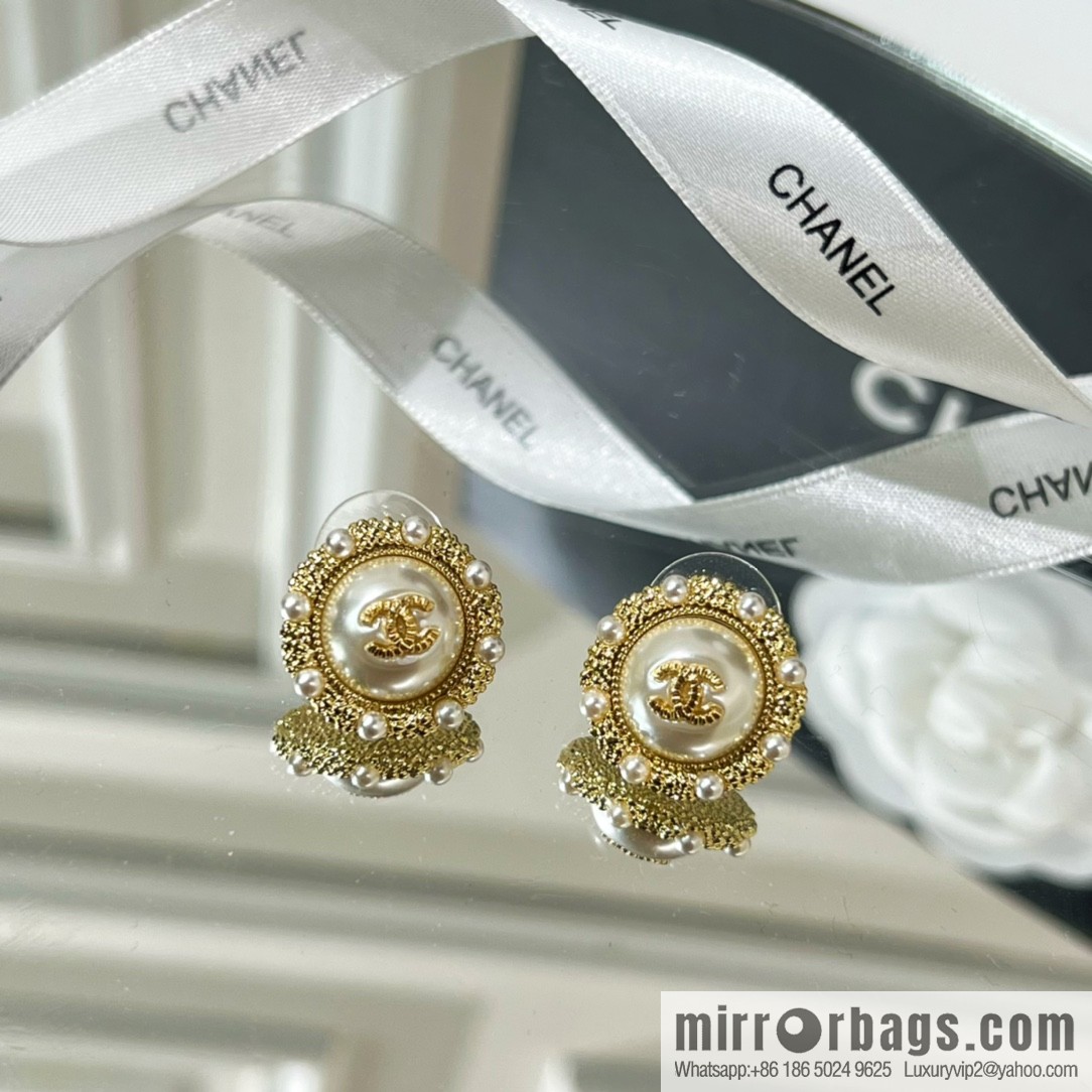New ☑️ Chanel round double c pearl stud earrings