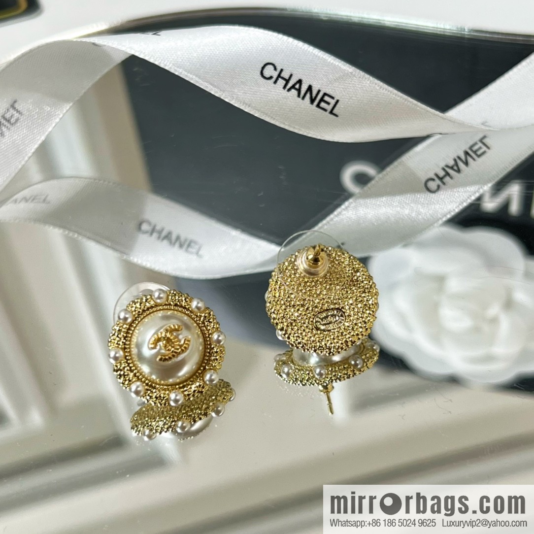 New ☑️ Chanel round double c pearl stud earrings