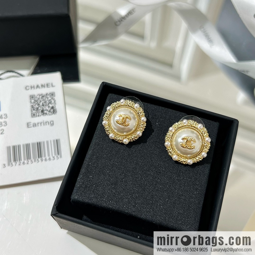 New ☑️ Chanel round double c pearl stud earrings