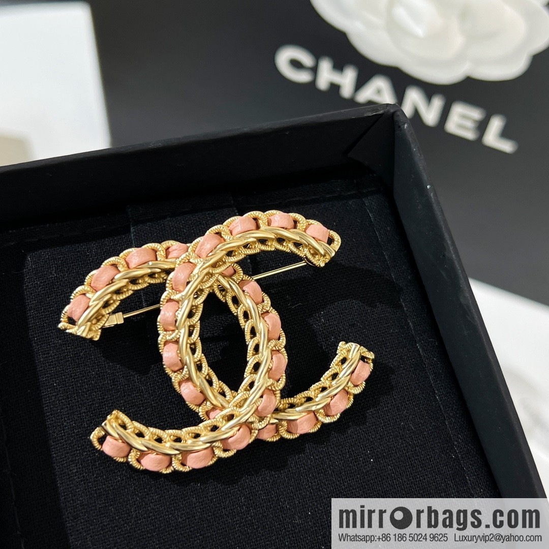 New ☑️ Chanel double c powder leather rope brooch