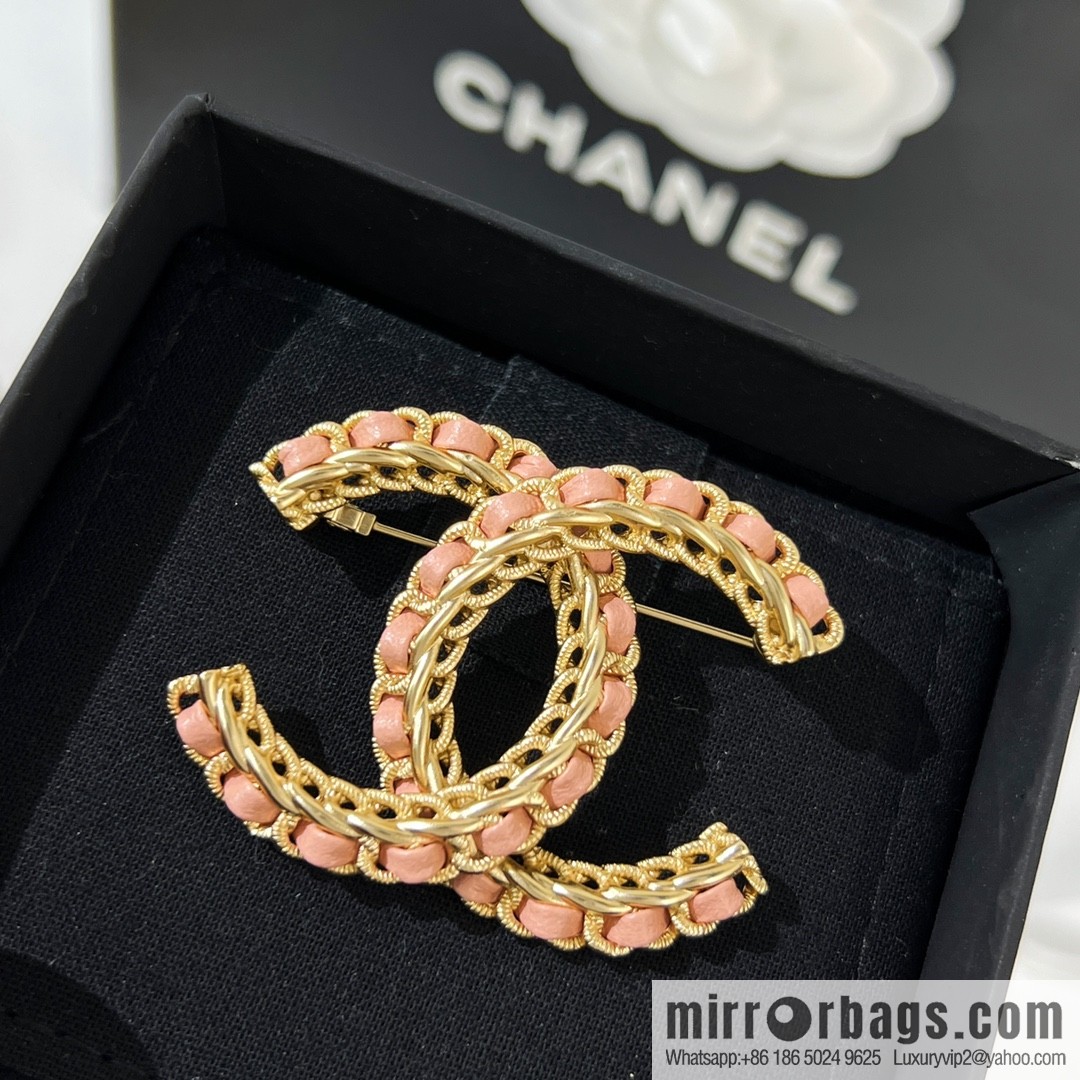 New ☑️ Chanel double c powder leather rope brooch
