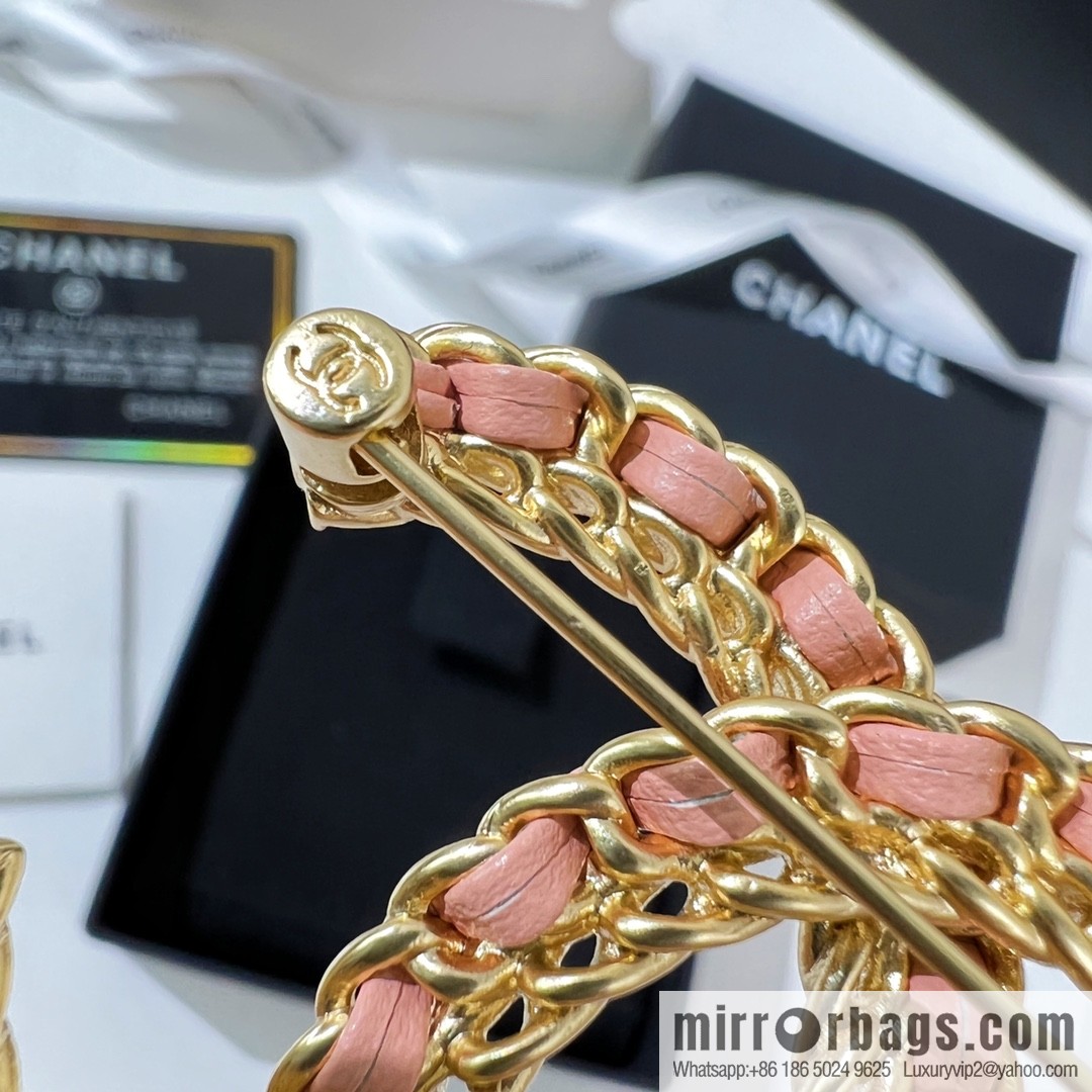 New ☑️ Chanel double c powder leather rope brooch