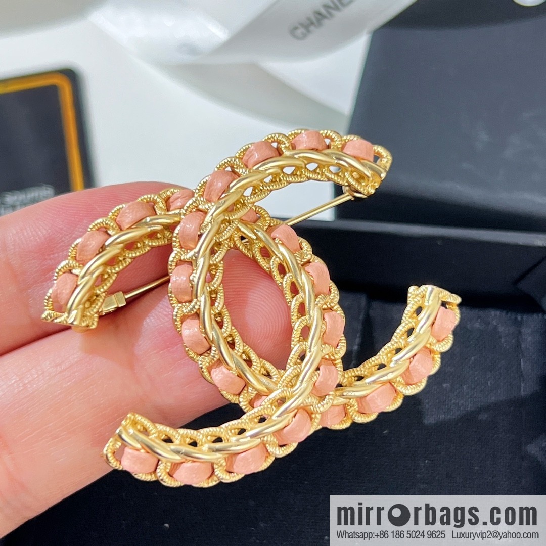 New ☑️ Chanel double c powder leather rope brooch