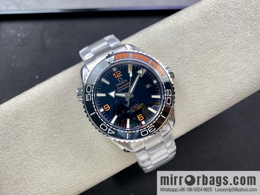 BBt boutique, Omega, Ocean Cosmos timepiece Seamaster 600 meters series 8900 movement automatic mechanical men's watch