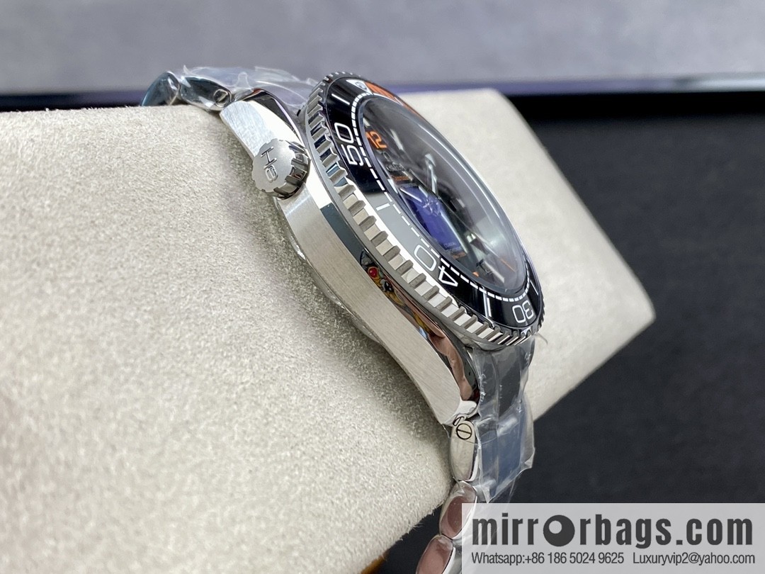 BBt boutique, Omega, Ocean Cosmos timepiece Seamaster 600 meters series 8900 movement automatic mechanical men's watch