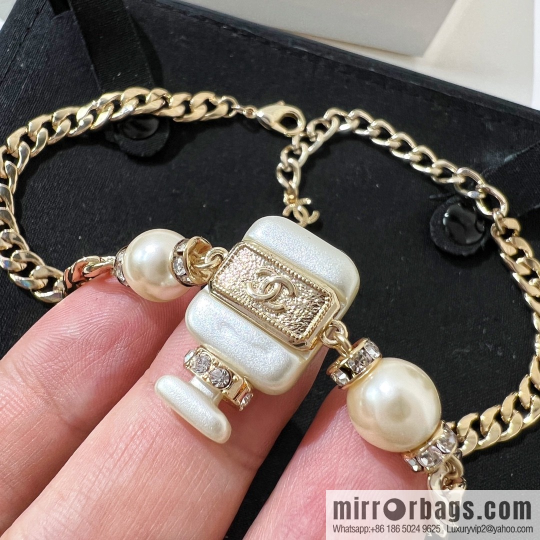 New ☑️ Chanel choker 5 word perfume bottle pearl necklace necklace necklace