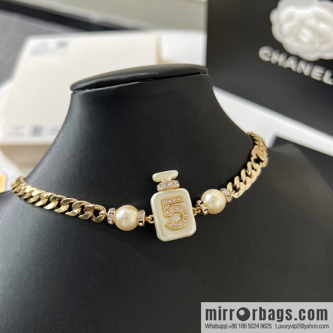 New ☑️ Chanel choker 5 word perfume bottle pearl necklace necklace necklace