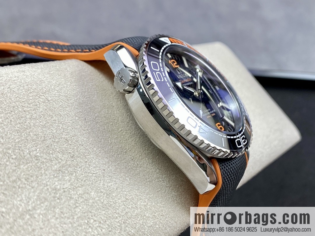 BBt boutique, Omega, Ocean Cosmos timepiece Seamaster 600 meters series 8900 movement automatic mechanical men's watch