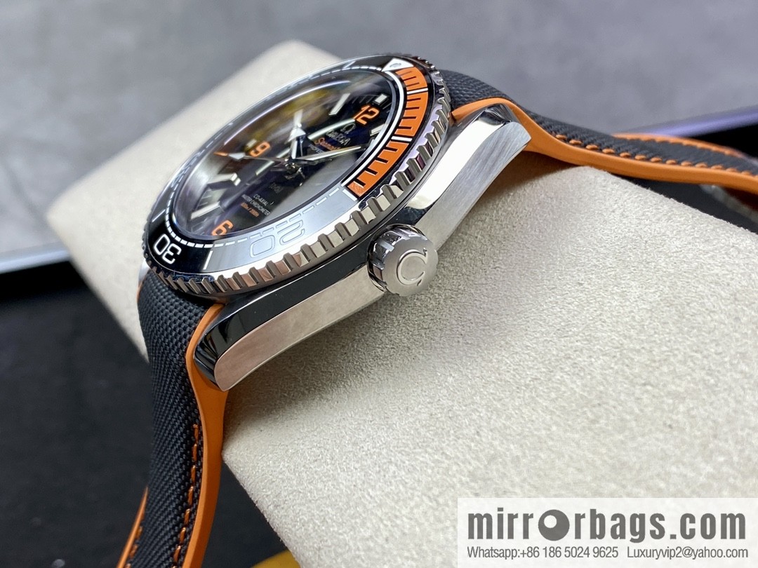 BBt boutique, Omega, Ocean Cosmos timepiece Seamaster 600 meters series 8900 movement automatic mechanical men's watch