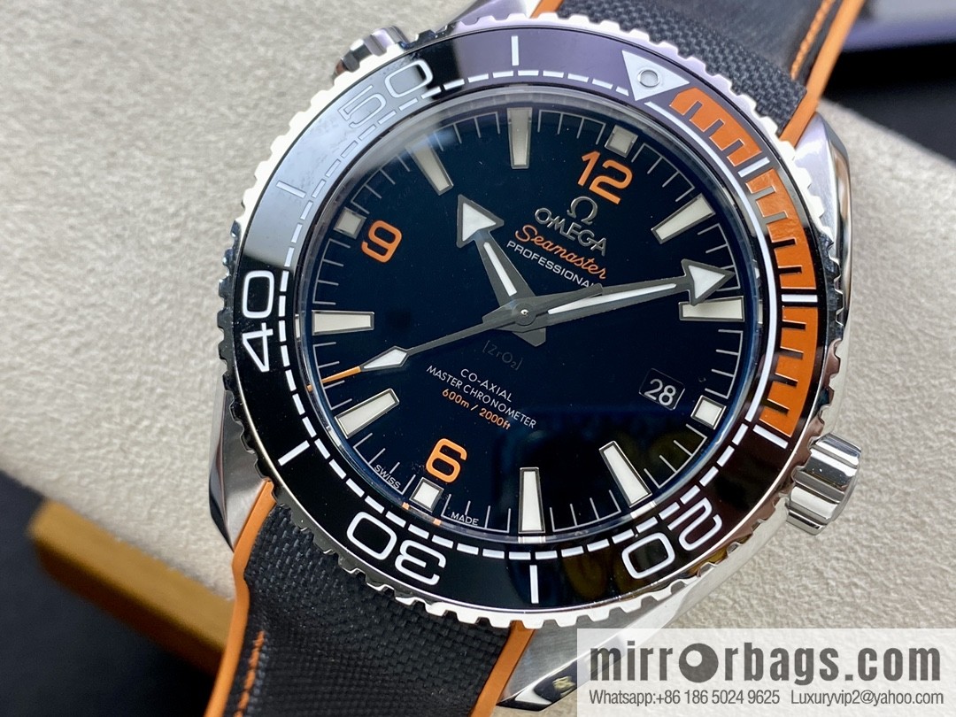 BBt boutique, Omega, Ocean Cosmos timepiece Seamaster 600 meters series 8900 movement automatic mechanical men's watch