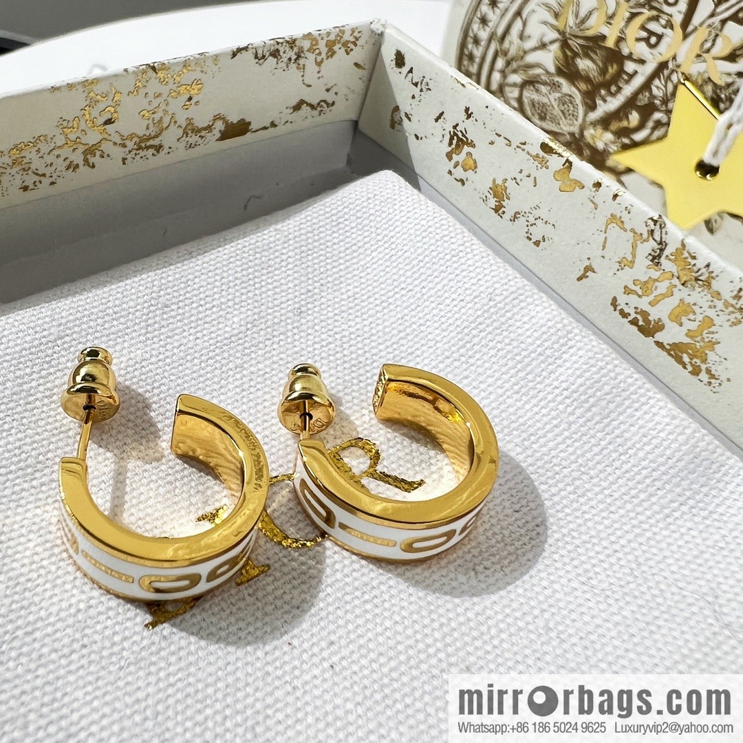 New ☑️ Dior letter stud earrings