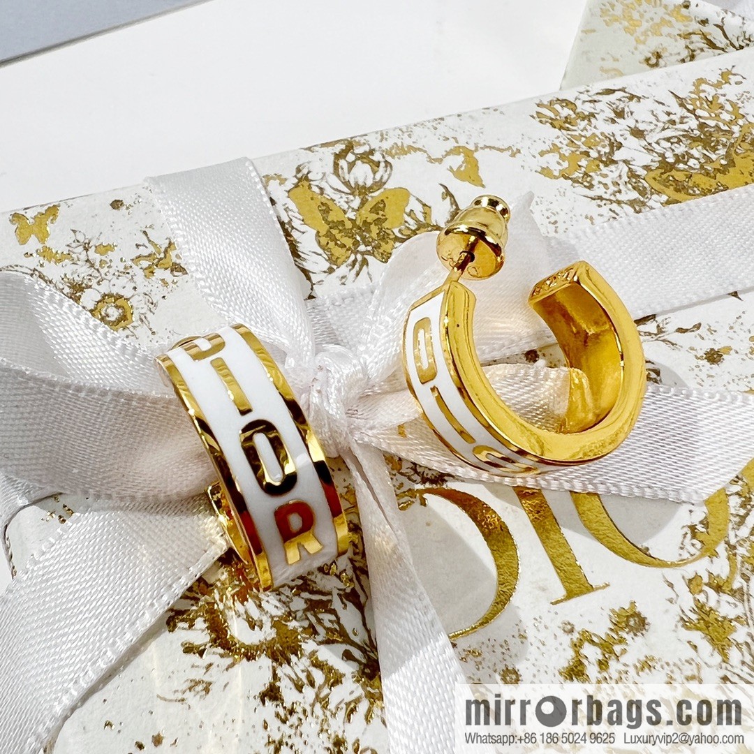 New ☑️ Dior letter stud earrings