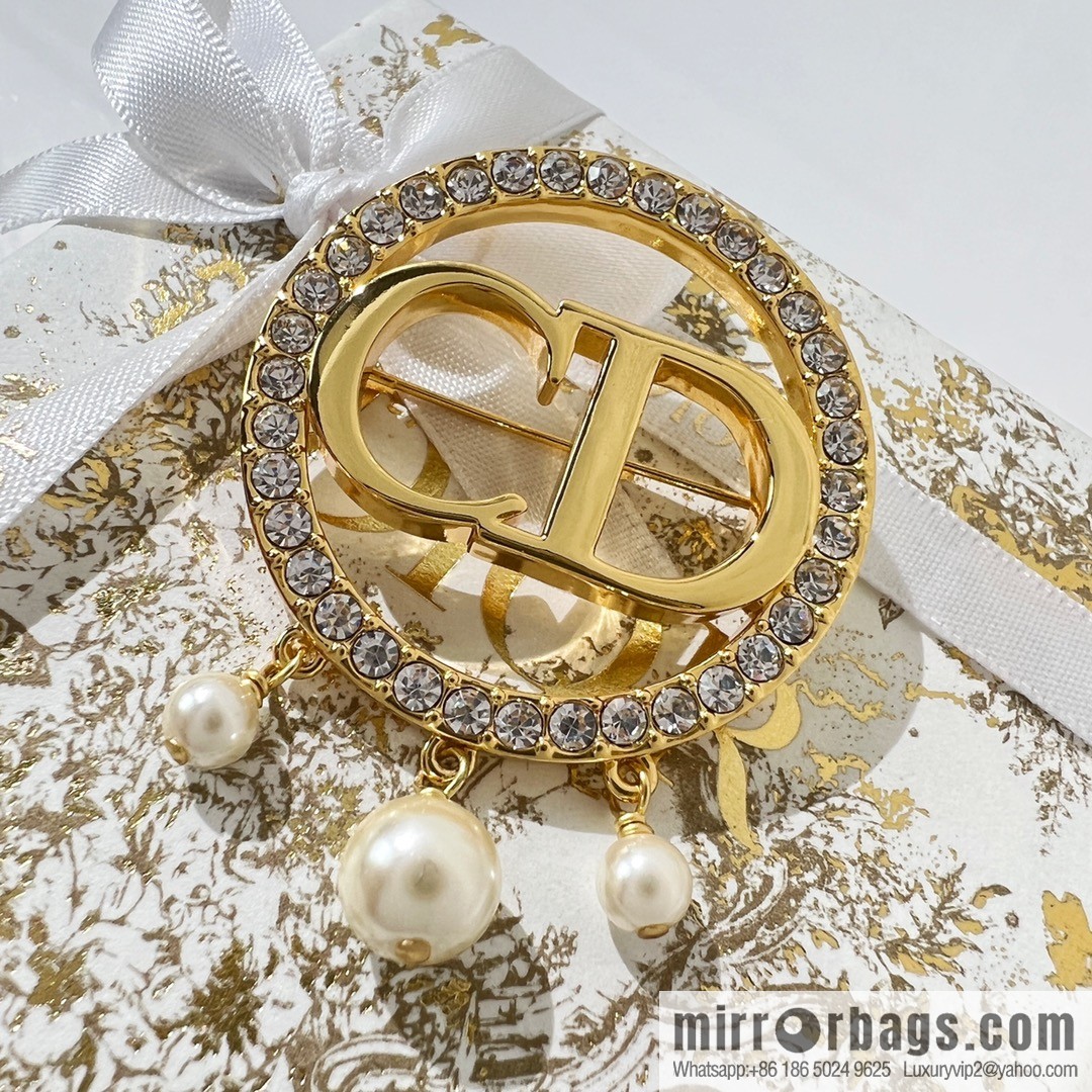 New ☑️ Dior CD pearl brooch