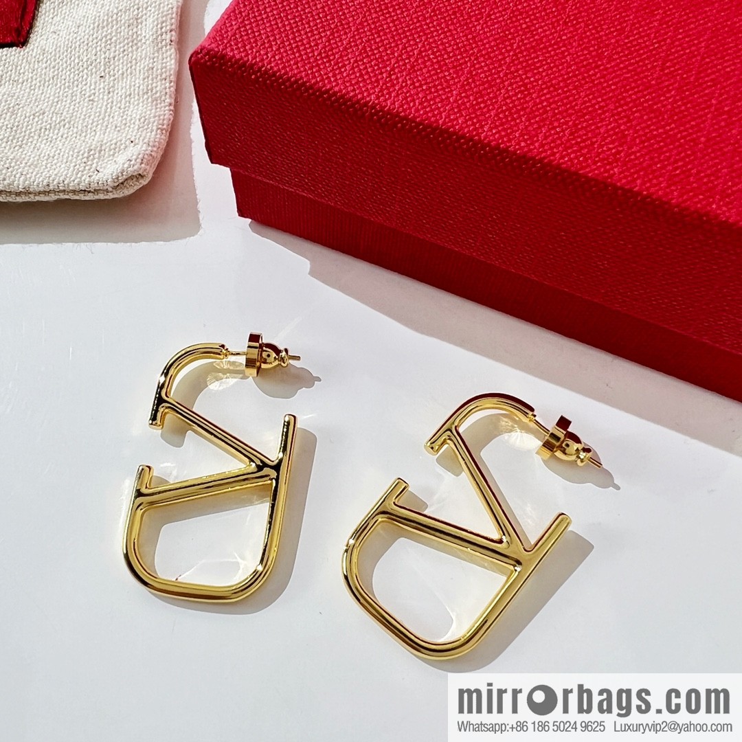 New ☑️ Valentino earrings