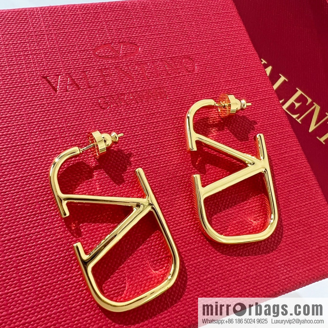 New ☑️ Valentino earrings