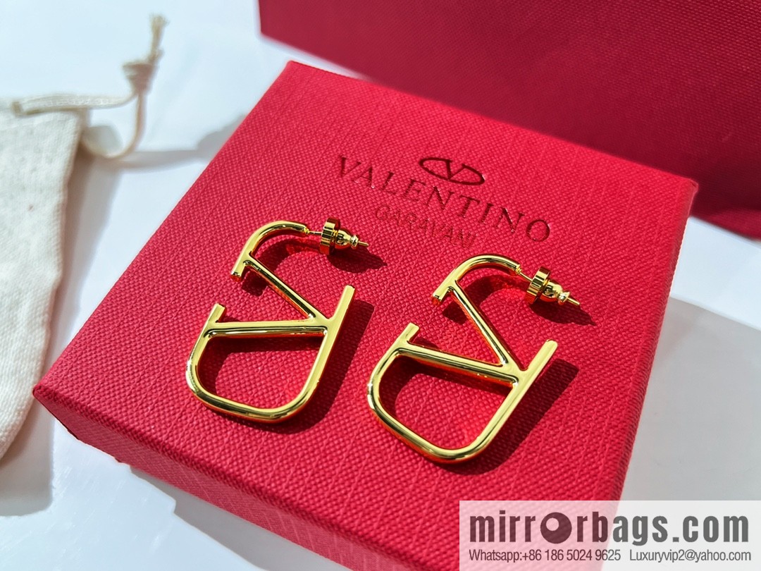 New ☑️ Valentino earrings