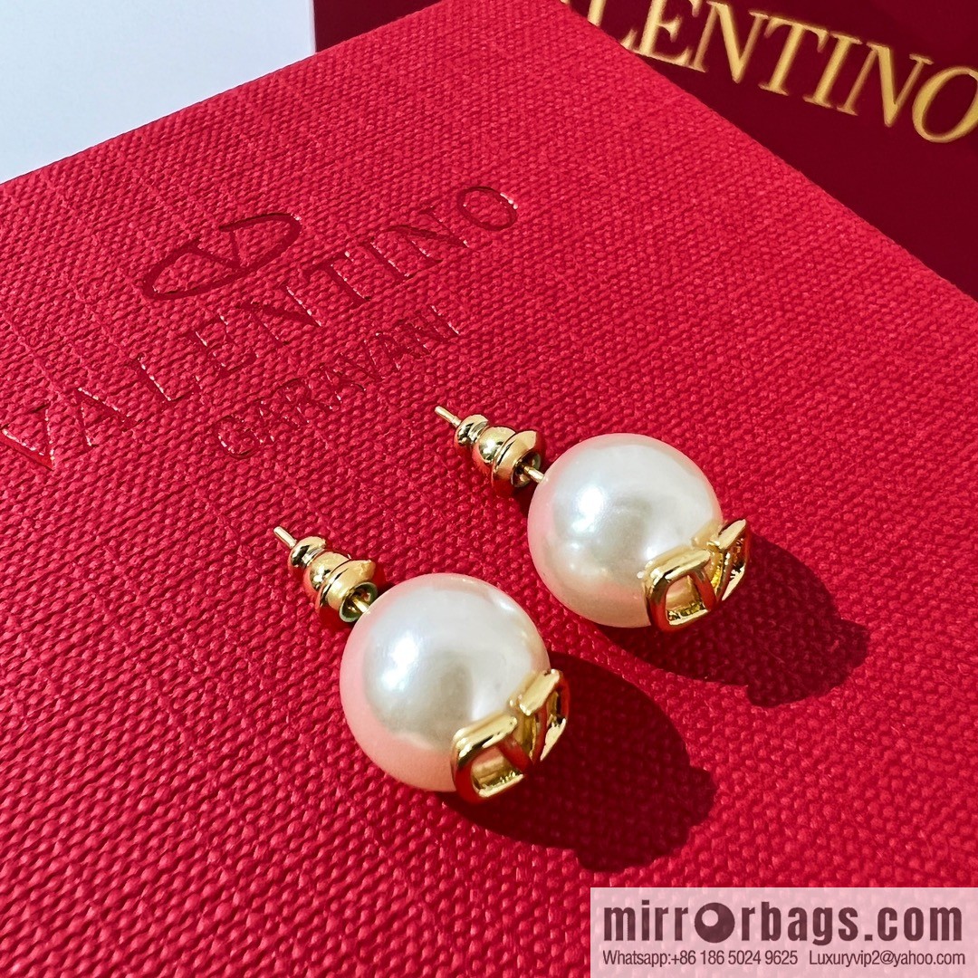 New ☑️ Valentino pearl earrings