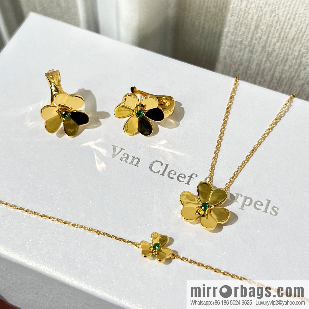 Van Cleef & Arpels Frivole Clover ☘️ necklace