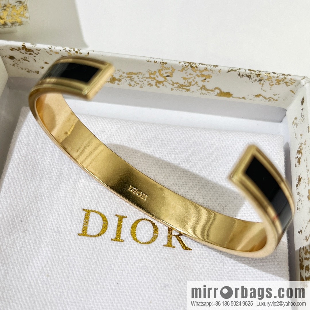 New ☑️ Dior Letter Opening Bracelet