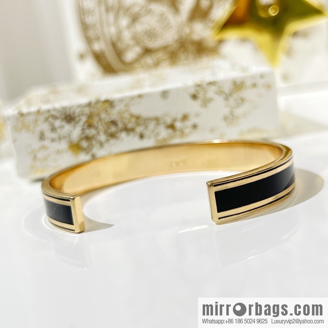 New ☑️ Dior Letter Opening Bracelet