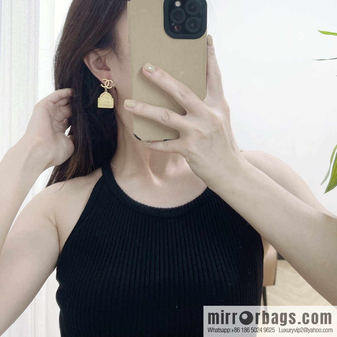 New ☑️ Chanel gold double c bag 👜 stud earrings