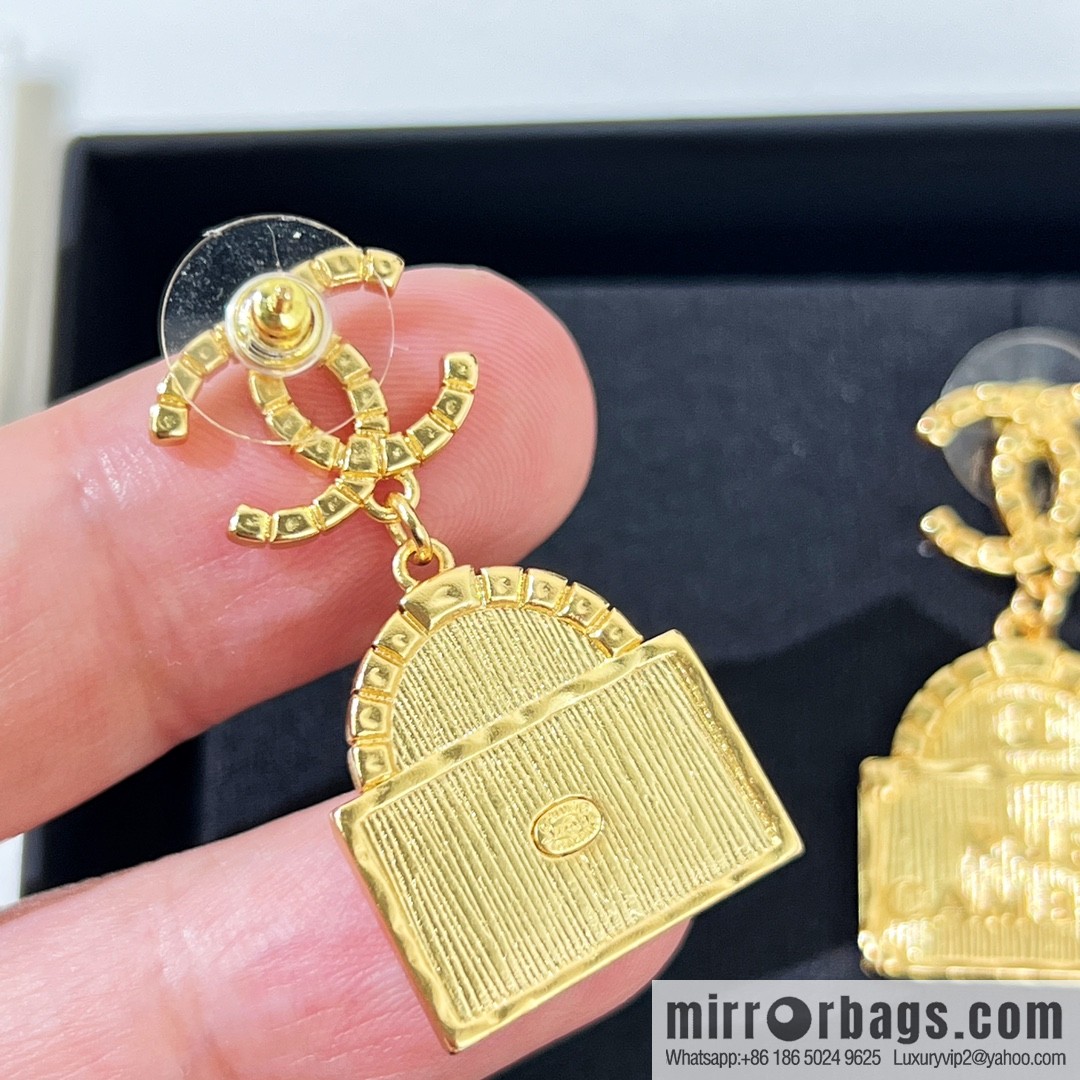 New ☑️ Chanel gold double c bag 👜 stud earrings