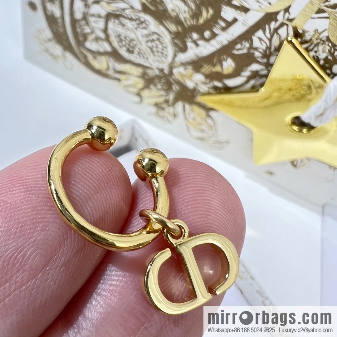 New ☑️ Dior CD earrings