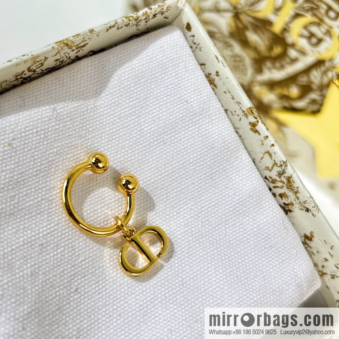 New ☑️ Dior CD earrings