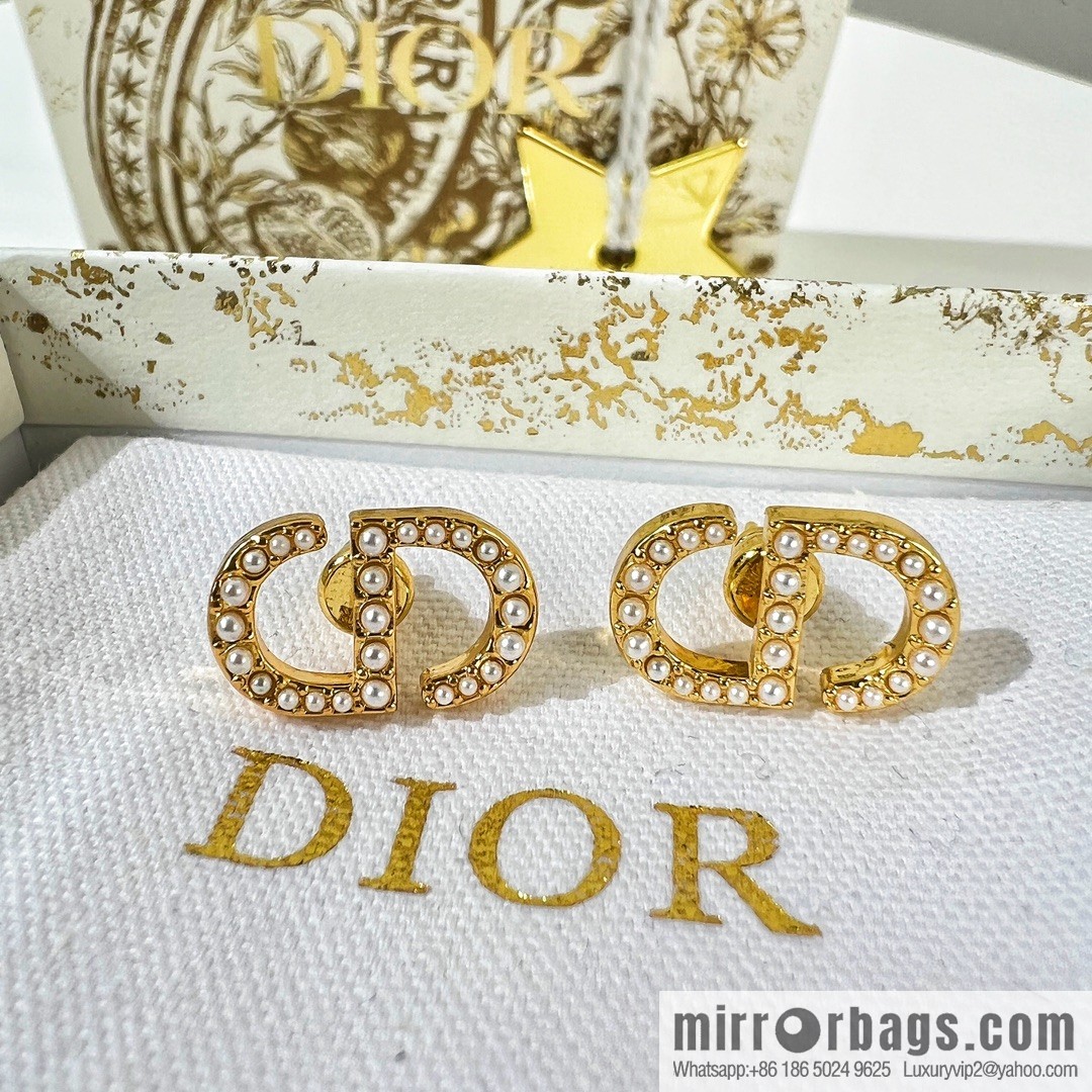 Image source, new ☑️ Dior CD pearl stud earrings