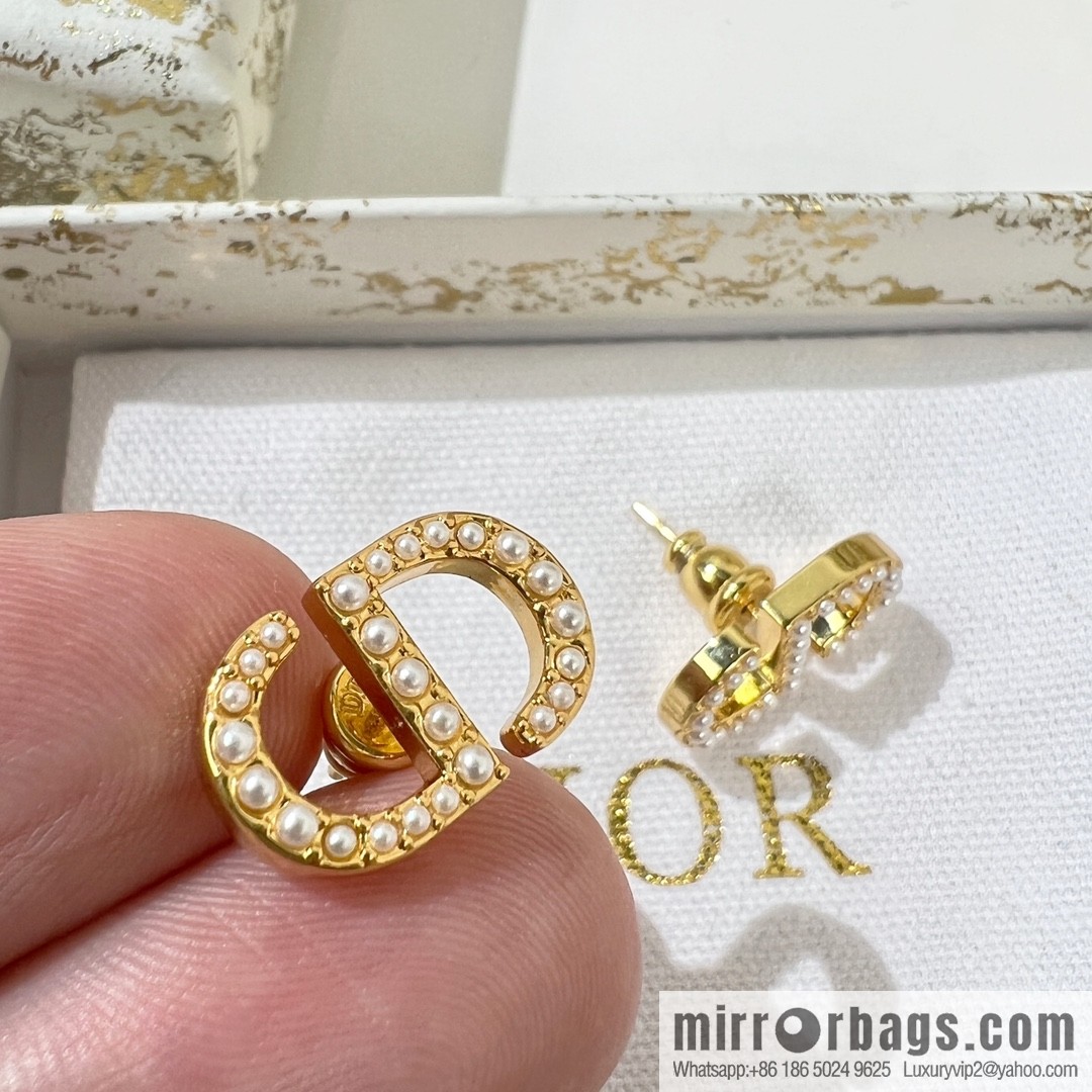 Image source, new ☑️ Dior CD pearl stud earrings