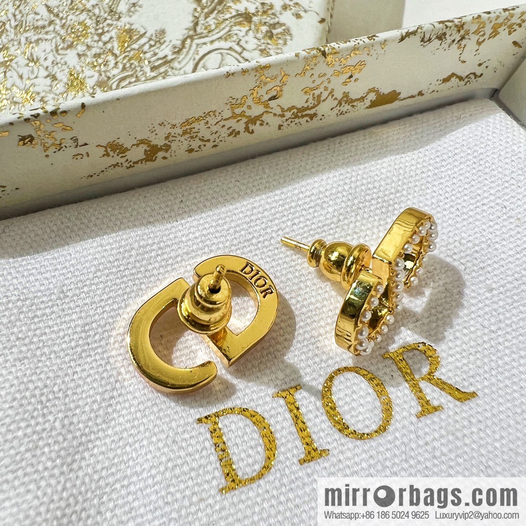 Image source, new ☑️ Dior CD pearl stud earrings