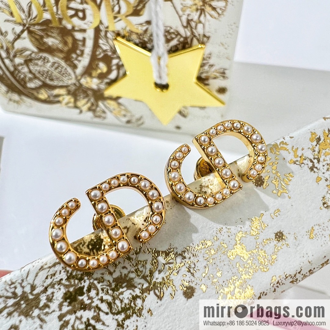 Image source, new ☑️ Dior CD pearl stud earrings