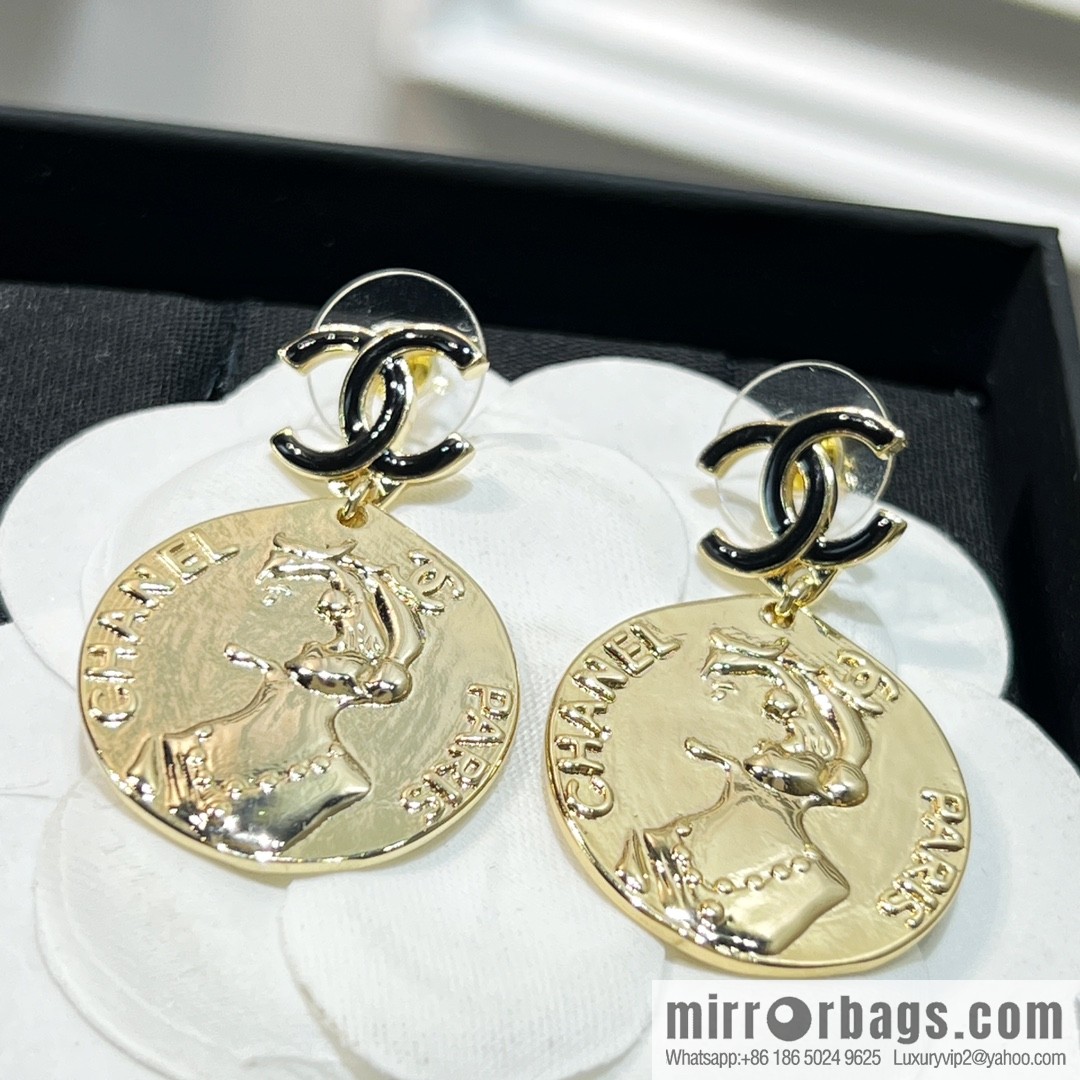 New ☑️ Chanel double c gold portrait stud earrings