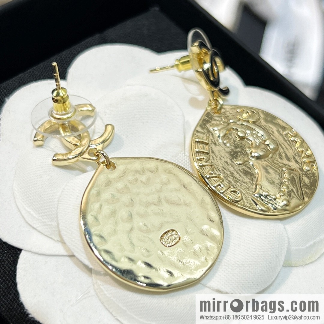 New ☑️ Chanel double c gold portrait stud earrings