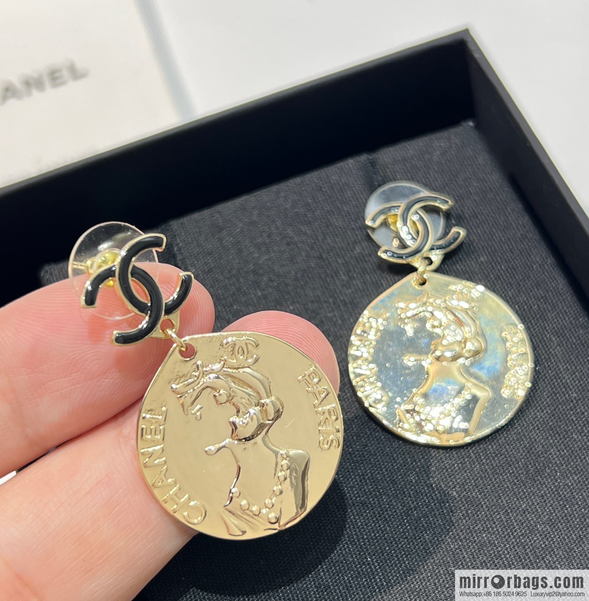 New ☑️ Chanel double c gold portrait stud earrings