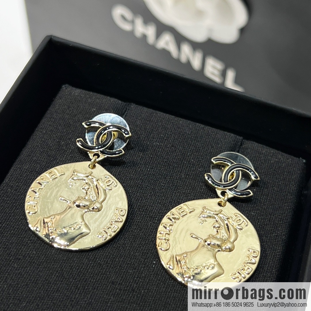 New ☑️ Chanel double c gold portrait stud earrings