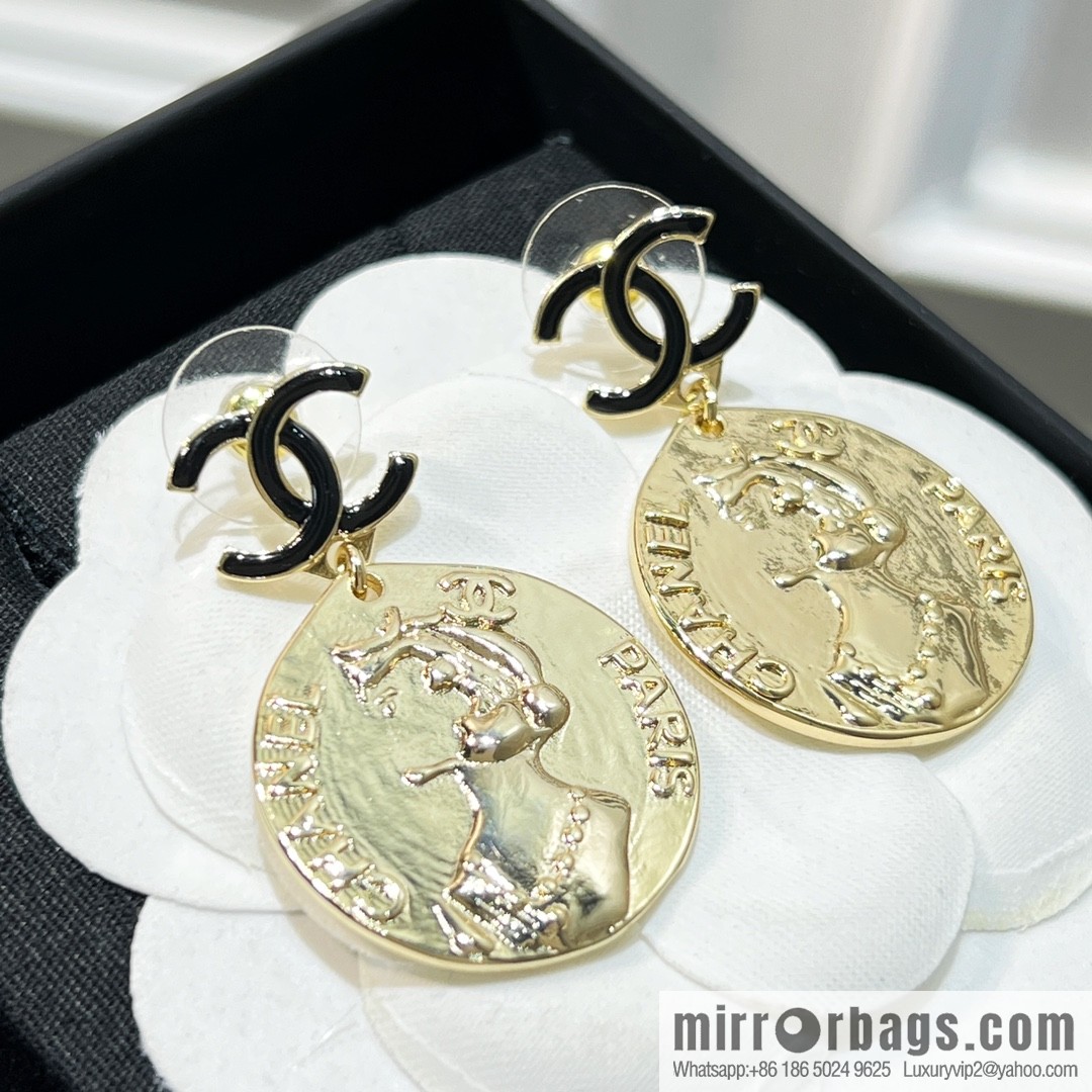 New ☑️ Chanel double c gold portrait stud earrings
