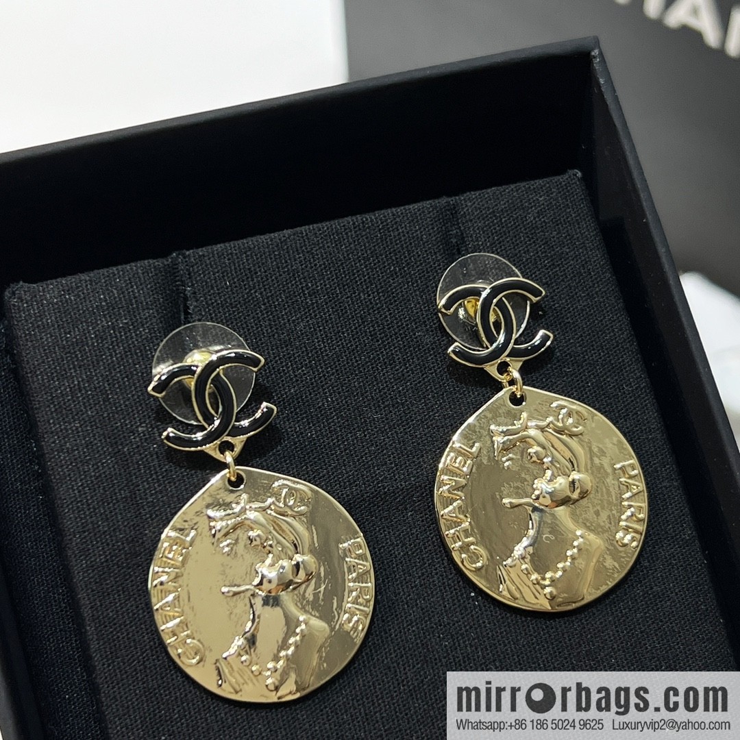 New ☑️ Chanel double c gold portrait stud earrings