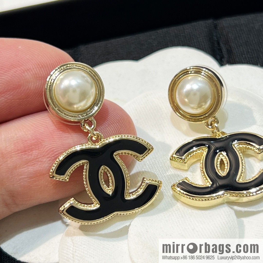 New ☑️ Chanel double c pearl enamel oil stud earrings
