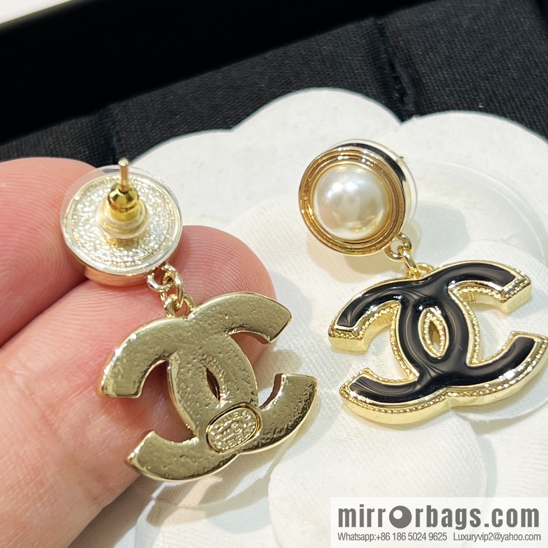 New ☑️ Chanel double c pearl enamel oil stud earrings