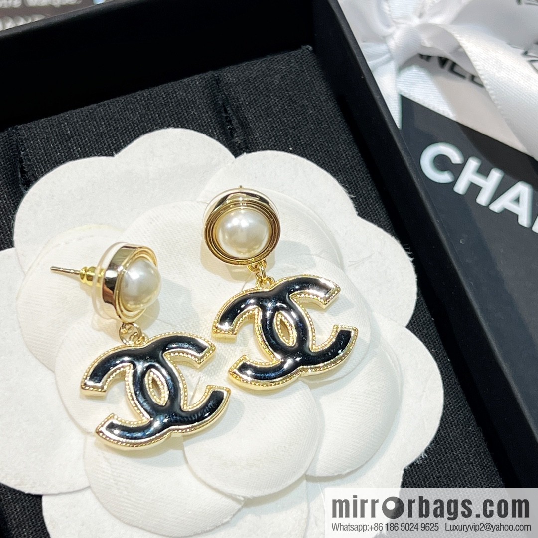 New ☑️ Chanel double c pearl enamel oil stud earrings