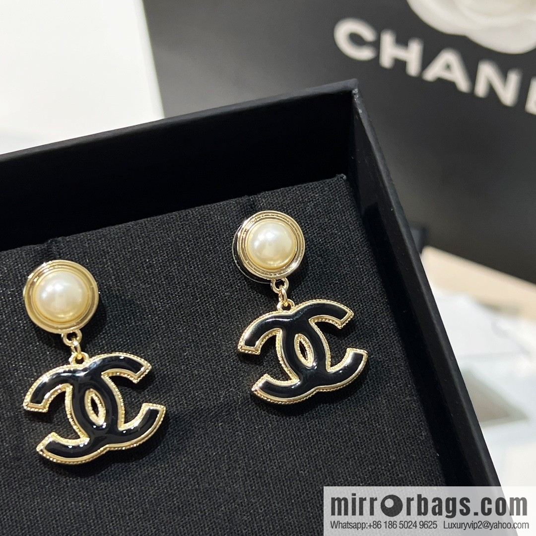 New ☑️ Chanel double c pearl enamel oil stud earrings
