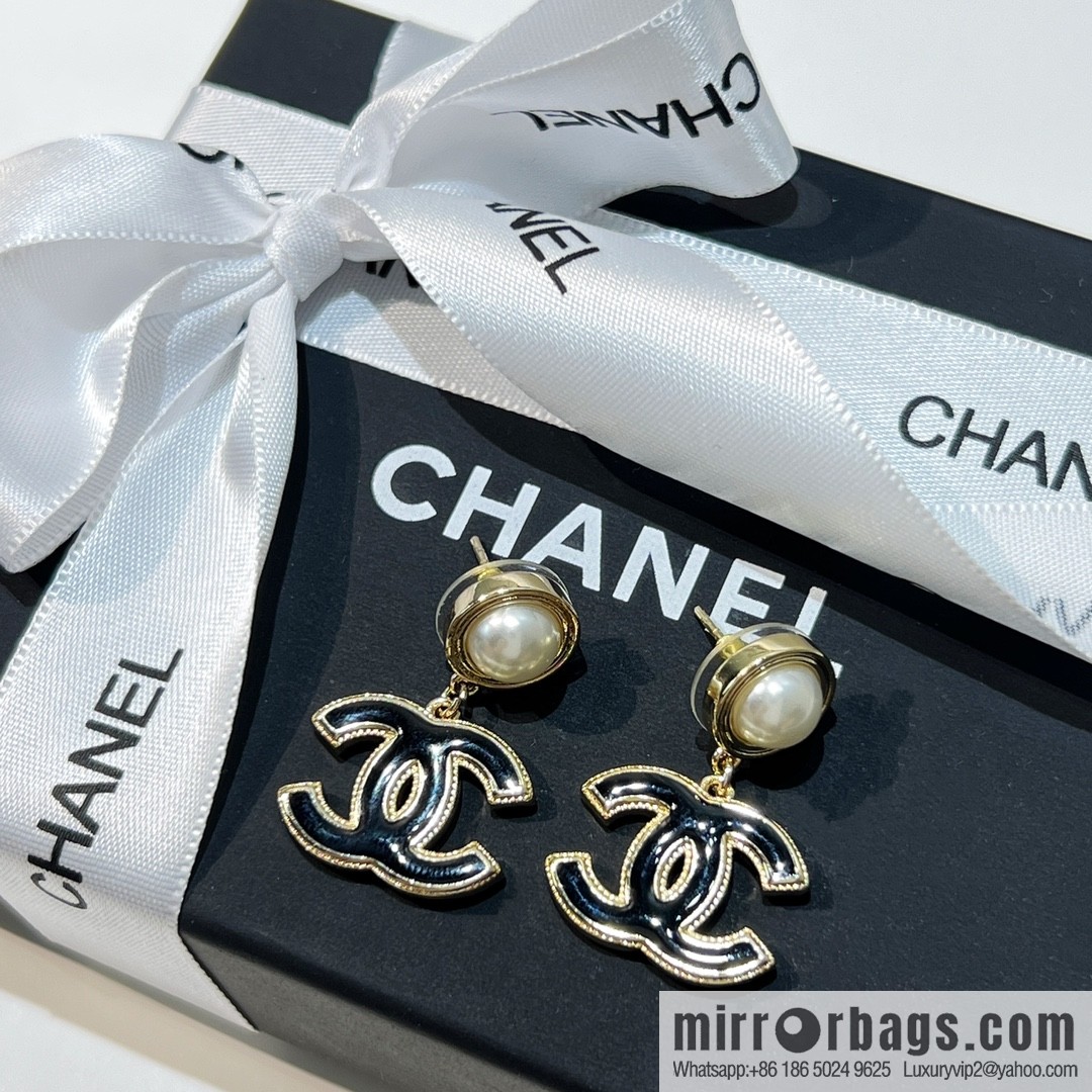 New ☑️ Chanel double c pearl enamel oil stud earrings
