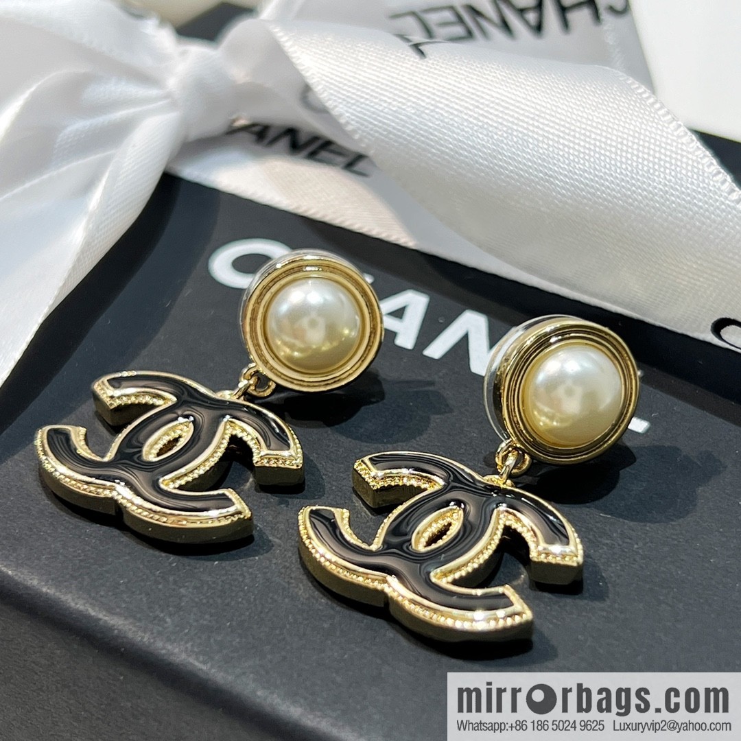 New ☑️ Chanel double c pearl enamel oil stud earrings