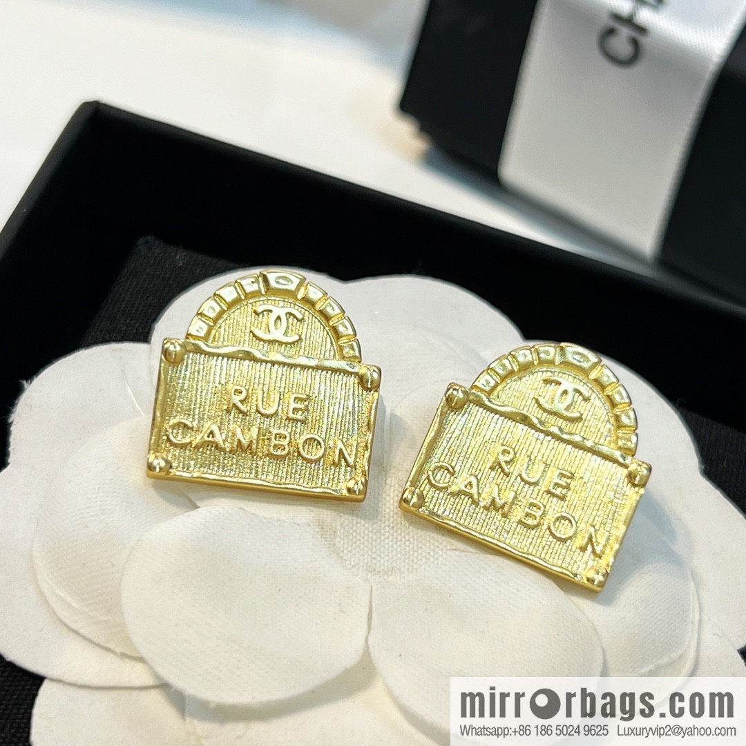 New ☑️ Chanel double c gold bag 👜 stud earrings