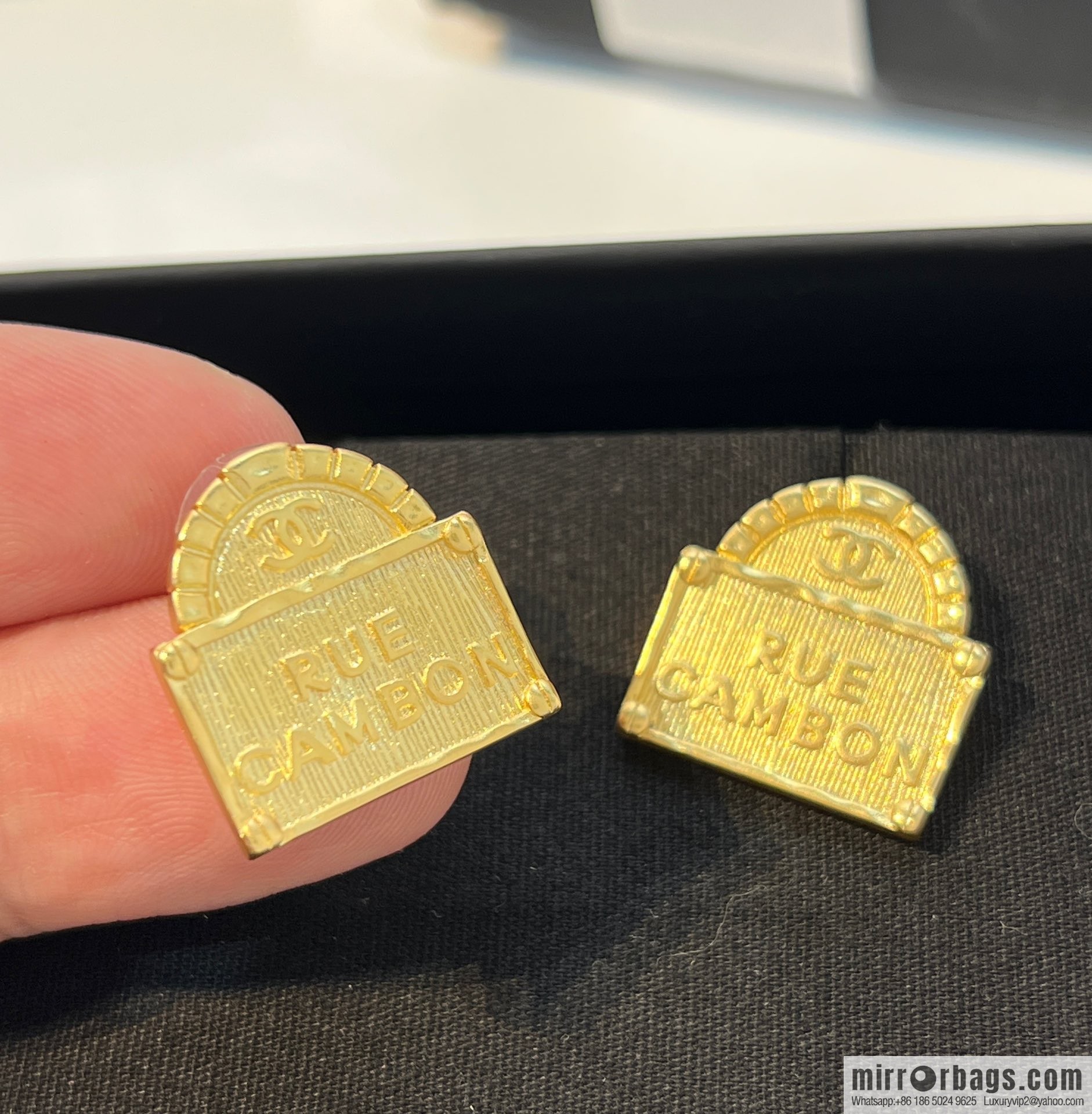 New ☑️ Chanel double c gold bag 👜 stud earrings