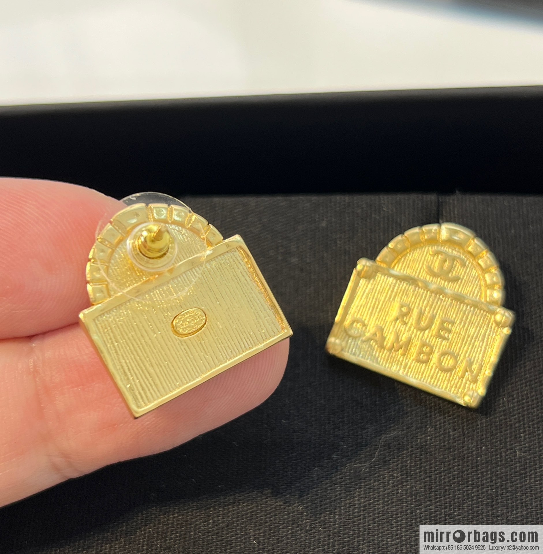 New ☑️ Chanel double c gold bag 👜 stud earrings