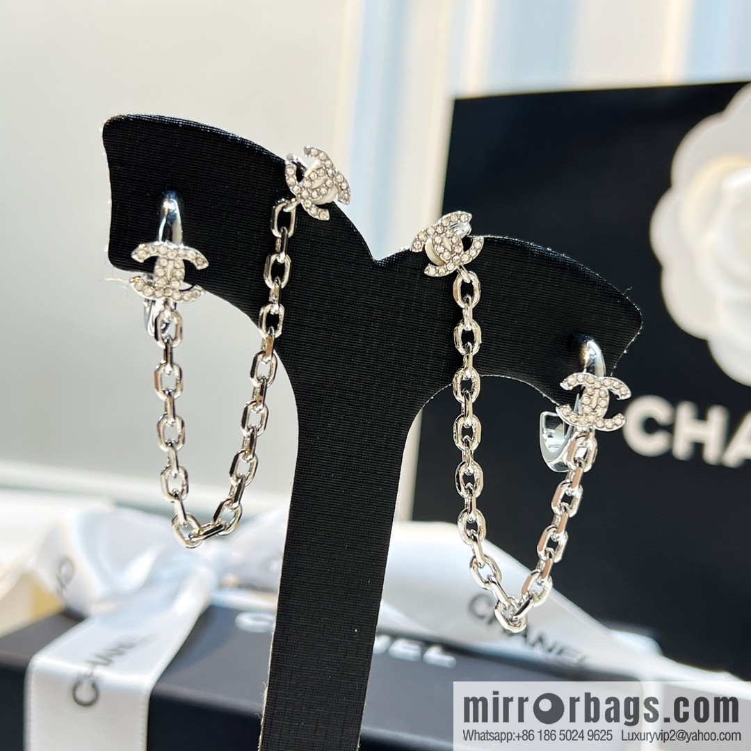 New ☑️ Chanel double c full diamond stud earclip
