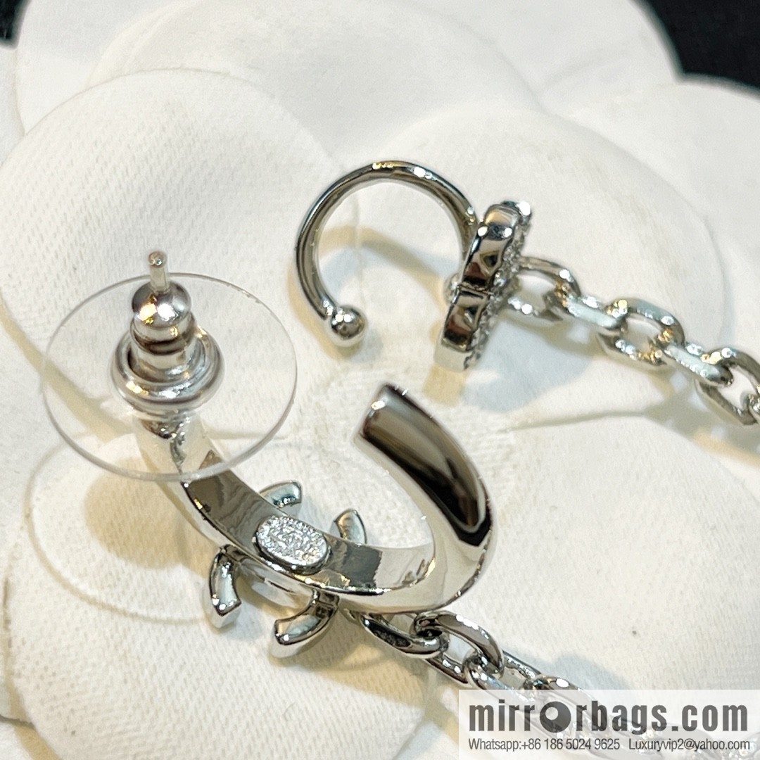 New ☑️ Chanel double c full diamond stud earclip